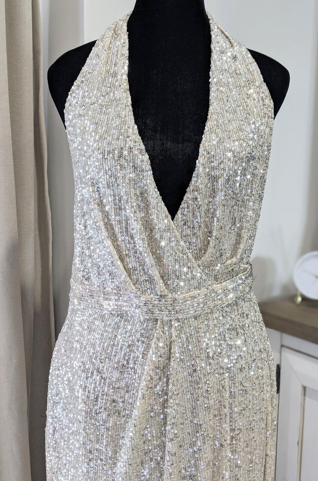 Halston Women's Sequined Halter Formal Dress M (MSRP $425)