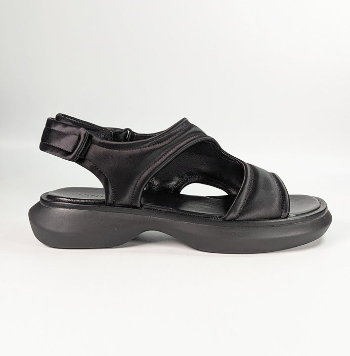 Vince Women's Fresca Black Strappy Slingback Sport Sandals Size 7 (MSRP $285)