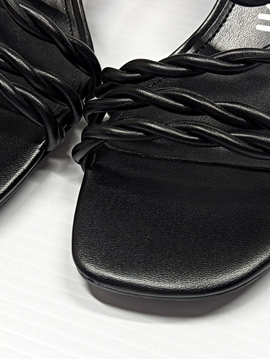 Calvin Klein Women's Ileyia Strappy Slip-On Dress Sandals Size 7 M (MSRP $99)