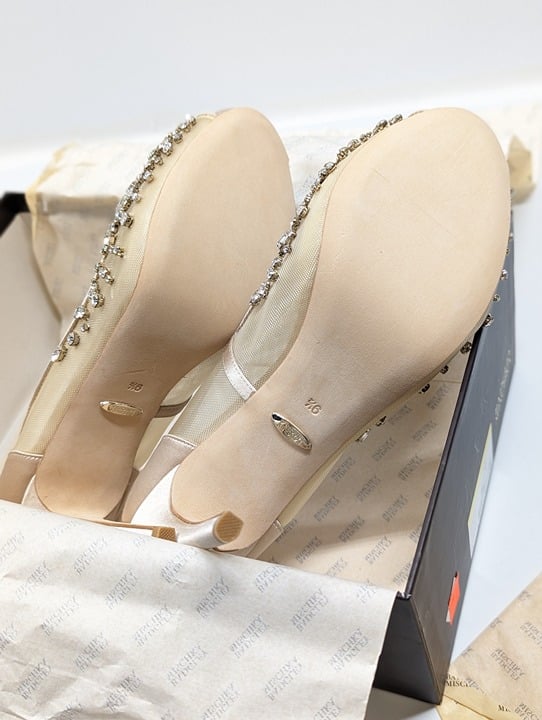 Badgley Mischka Women's Pepper Embellished Pumps Satin Size 9.5 (MSRP $295)