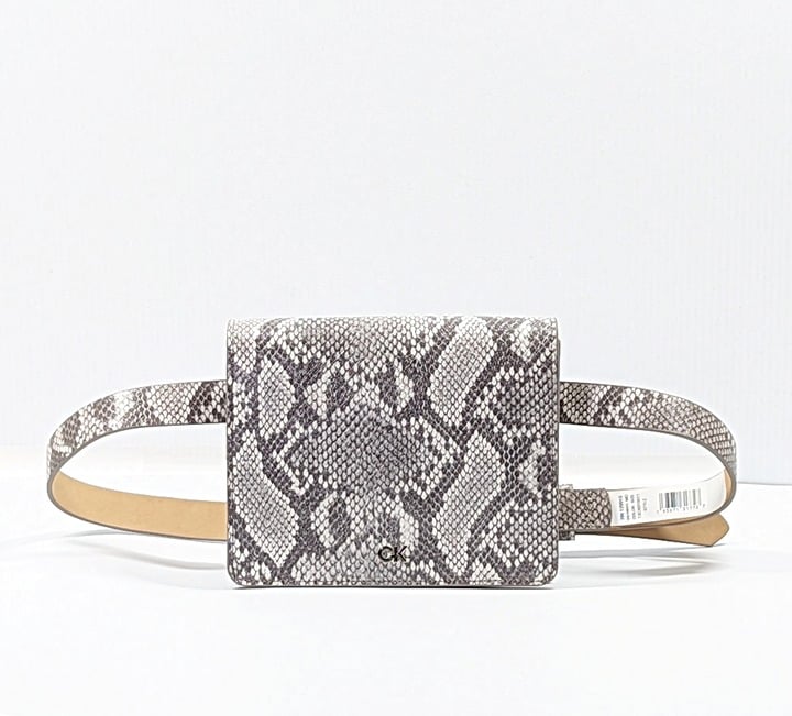 Calvin Klein Wide Flap Embossed Monogram Belt Bag Buckle Size M (MSRP $98)