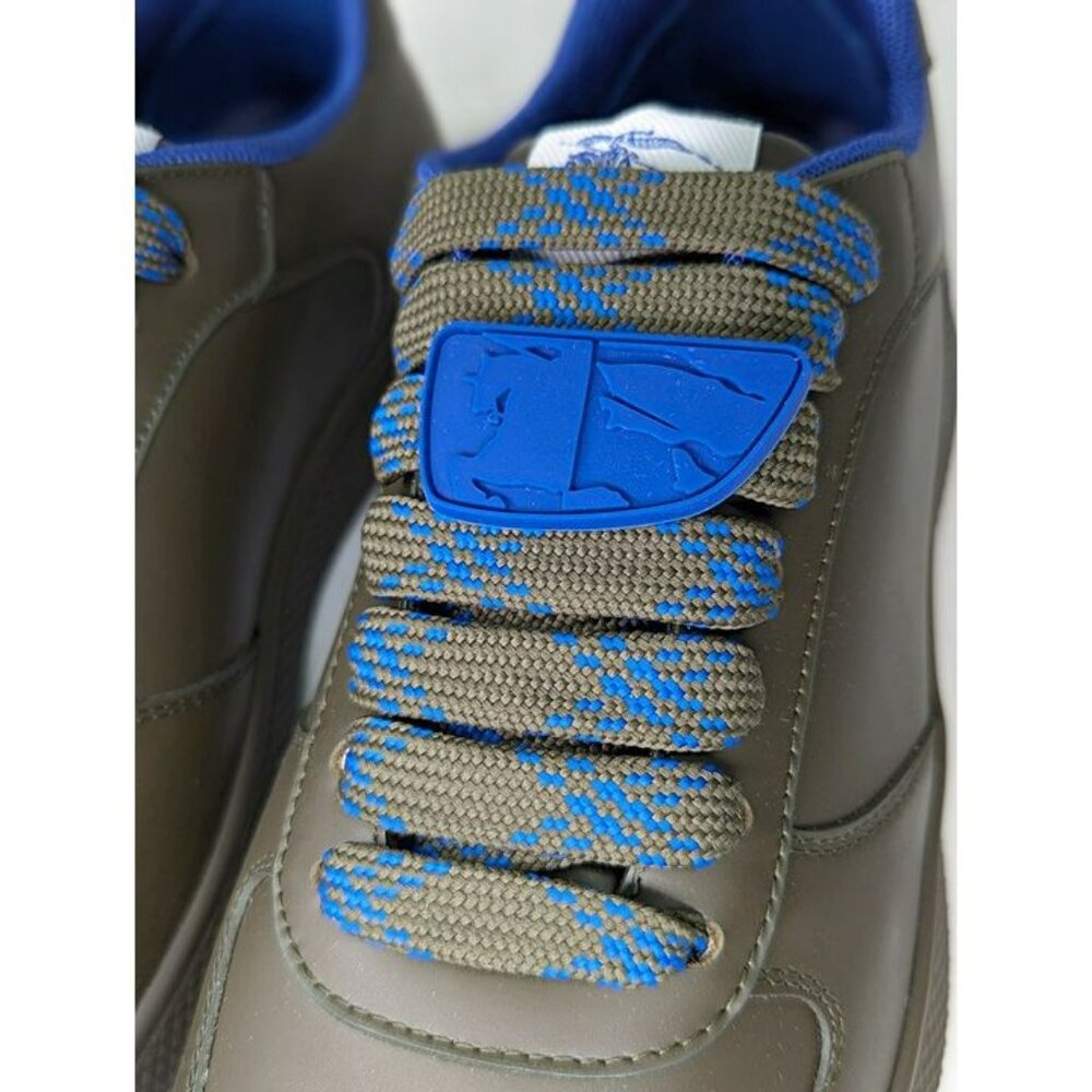 Burberry Men's Terrace Low Top Leather Sneakers in Loch Size 43 (MSRP $820)