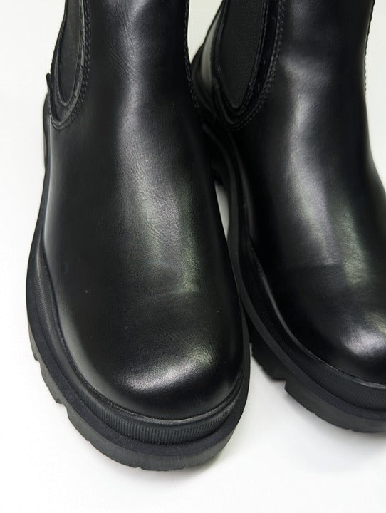 Guess Women's Yesses Signature Black Chelsea Booties Size 7.5 (MSRP $80)