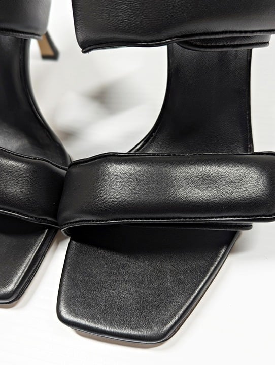Gia Borghini X Pernille Teisbaek Perni 03 Womens Black Sandals Size 39 MSRP $395
