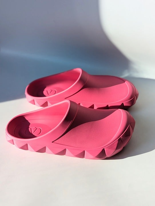 Valentino Garavani Men's Pink Roman Stud Turtle Slide Size 43 EU (MSRP $590)