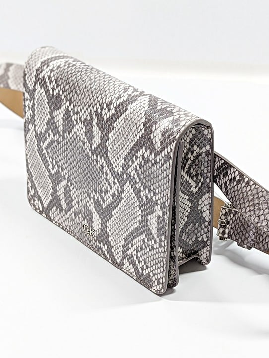Calvin Klein Wide Flap Embossed Monogram Belt Bag Buckle Size M (MSRP $98)