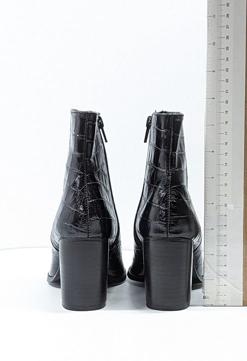 Jaggar Women's Grounded Croc Embossed Black Leather Booties Size 5 (MSRP $208)