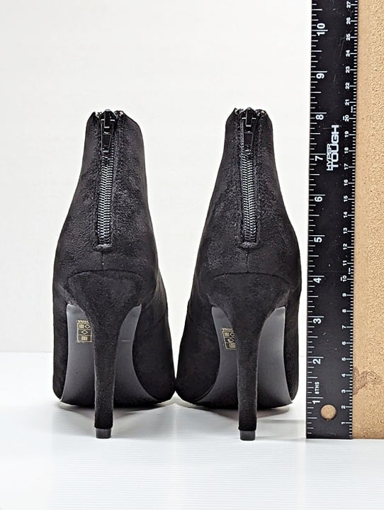 Journee Collection Women's Junniper Keyhole Stilettos Black Size 10 (MSRP $100)