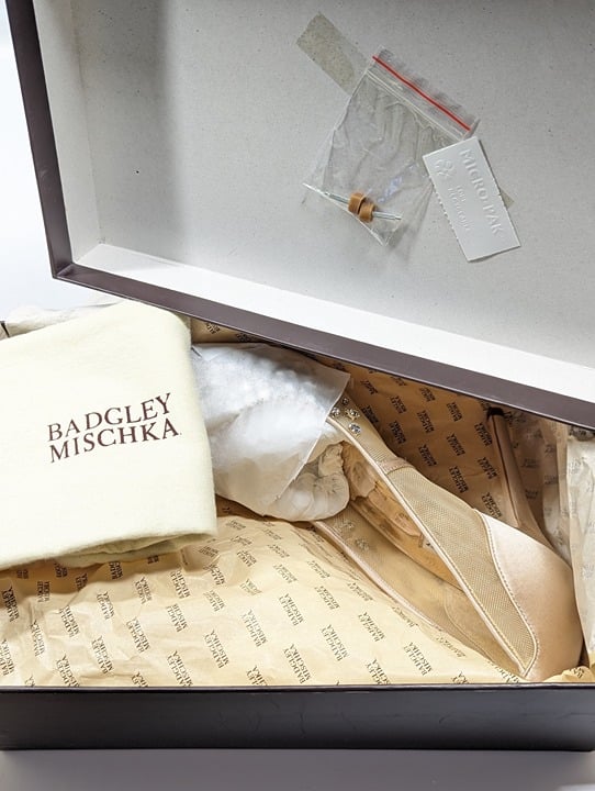 Badgley Mischka Women's Pepper Embellished Pumps Satin Size 10 (MSRP $295)