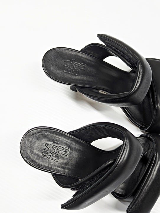 Gia Borghini X Pernille Teisbaek Perni 03 Womens Black Sandals Size 39 MSRP $395