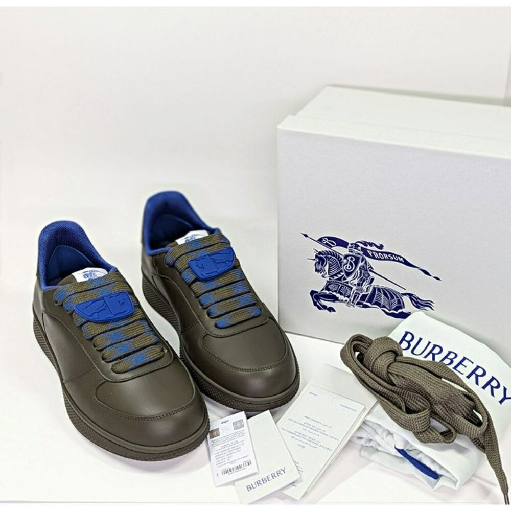 Burberry Men's Terrace Low Top Leather Sneakers in Loch Size 43 (MSRP $820)
