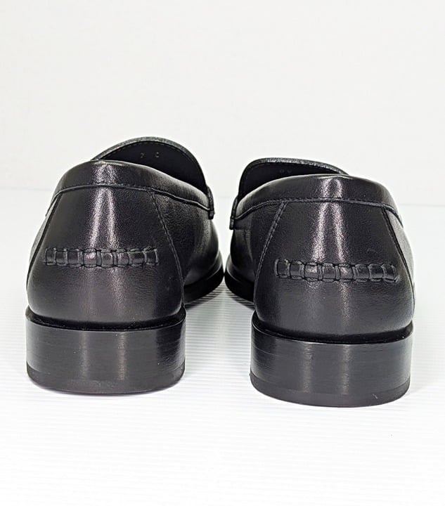 Ferragamo Women's Ofelia Black Calf Leather Loafers Size 7 C (MSRP $895)