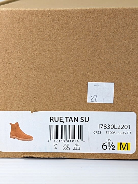 Vince Women's Rue Tan Suede Chelsea Lug Boots Size 6.5 M (MSRP $395)