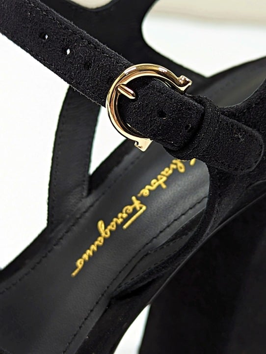Ferragamo Women's Sonya Suede Ankle Strap Platform Sandals Size 8 C (MSRP $995)