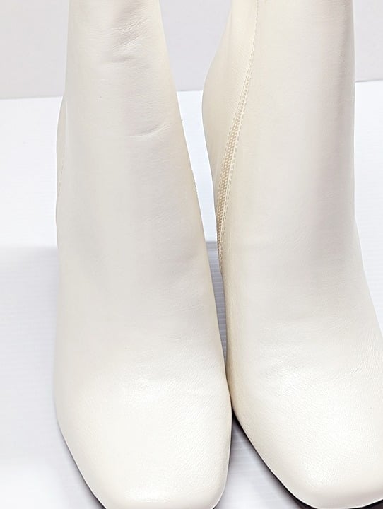Journee Collection Women's Silvy Heel Bootie White Size 10 (MSRP $100)