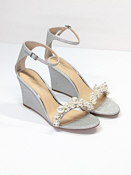 Jewel Badgley Mischka Laurence Women's Silver Wedge Heel Size 8 M (MSRP $119)