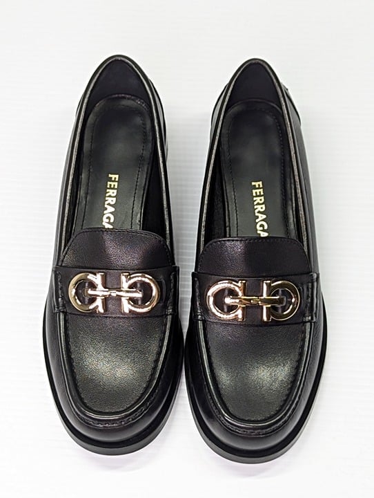 Ferragamo Women's Ofelia Black Calf Leather Loafers Size 7 C (MSRP $895)
