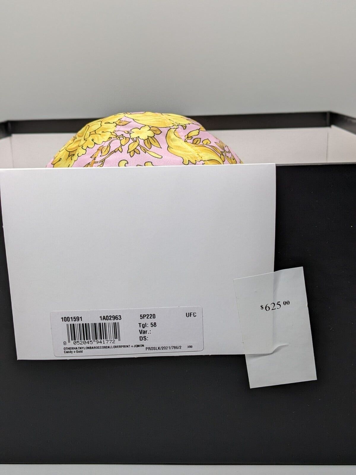 Versace Women's Barocco Print Bucket Hat Size 58 (MSRP $625)