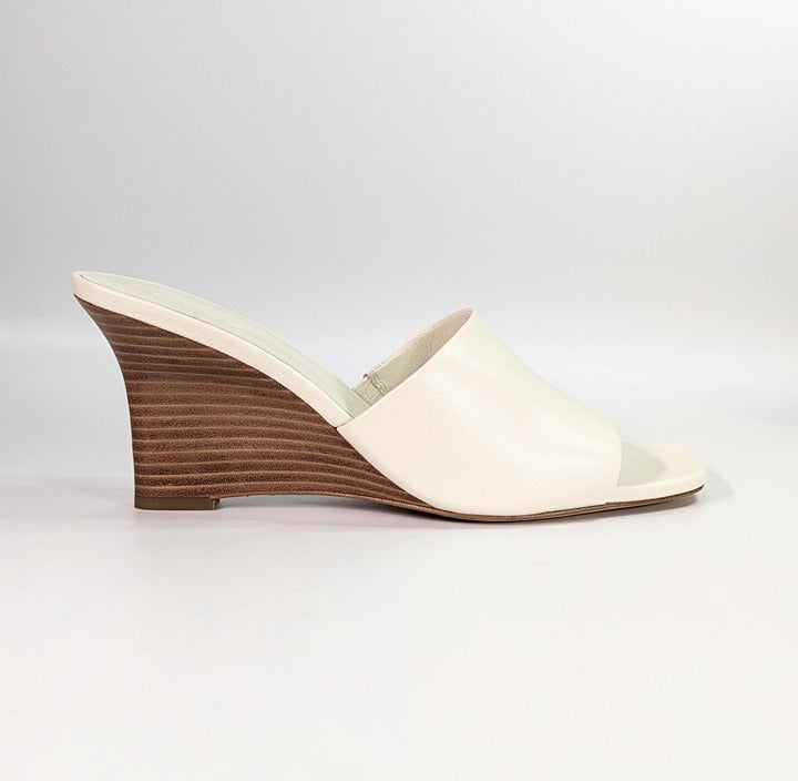 Vince Women's Pia Wedge Mule Sandals Milk Leather Size 9.5 M (MSRP $325)