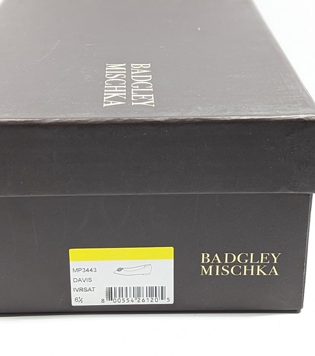Badgley Mischka Women's Davis Embellished Ivory Satin Flats Size 6.5 (MSRP $195)