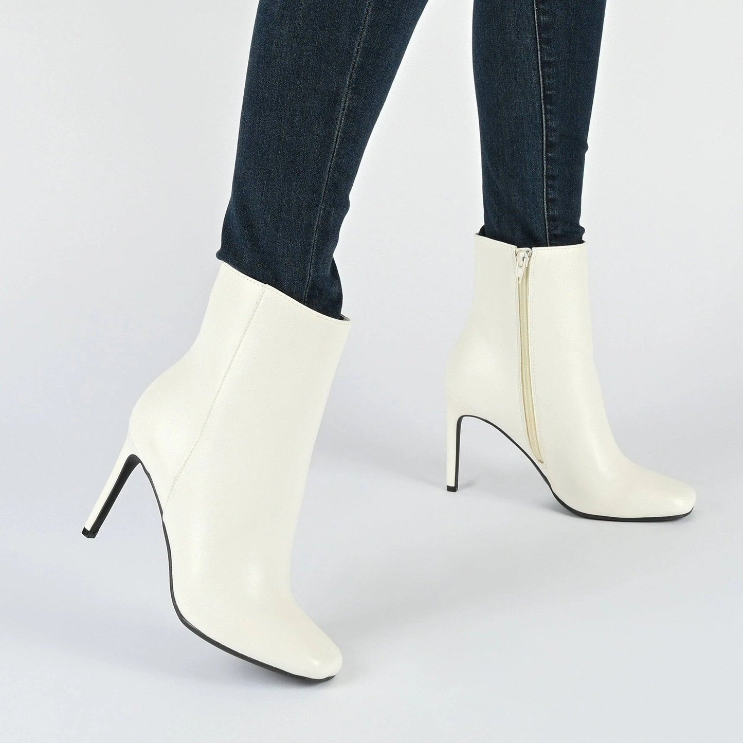 Journee Collection Women's Silvy Heel Bootie White Size 10 (MSRP $100)