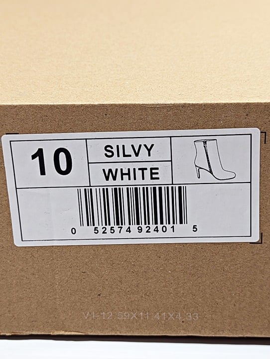 Journee Collection Women's Silvy Heel Bootie White Size 10 (MSRP $100)