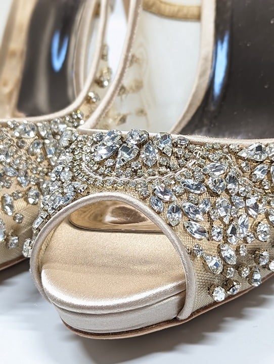Badgley Mischka Women's Pepper Embellished Pumps Satin Size 9 (MSRP $295)