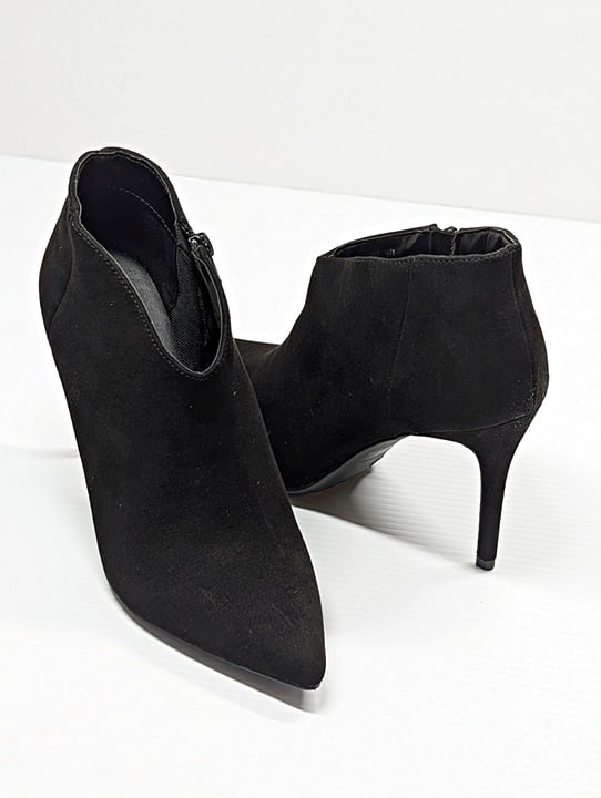 Journee Collection Women's Demmi Pointed Toe Shooties Black Size 8 M (MSRP $90)