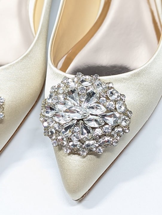 Badgley Mischka Women's Davis Embellished Ivory Satin Flats Size 6.5 (MSRP $195)