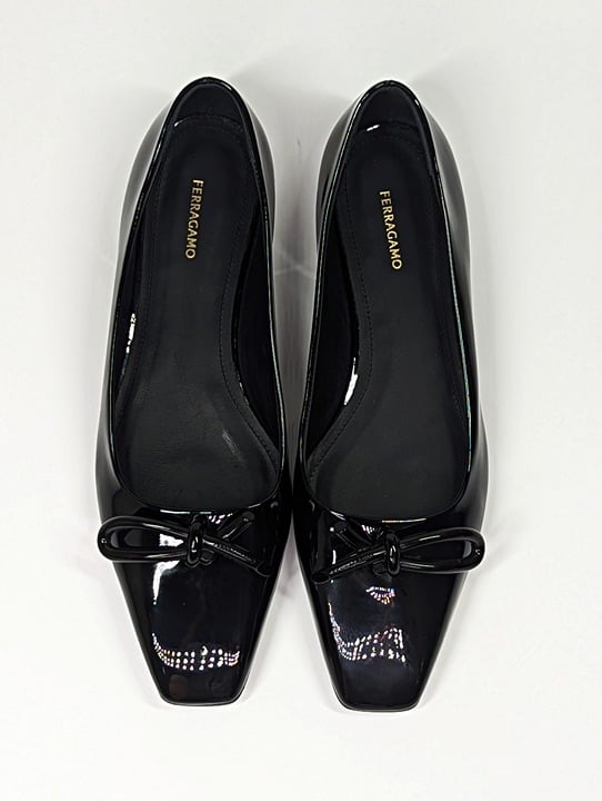 Ferragamo Women's Annie Patent Knot Ballerina Flats Black Size 7 C (MSRP $850)