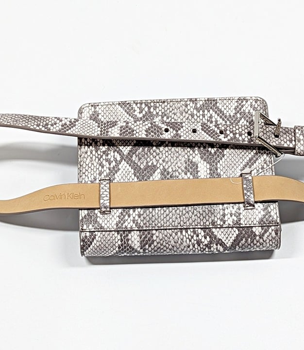 Calvin Klein Wide Flap Embossed Monogram Belt Bag Buckle Size M (MSRP $98)