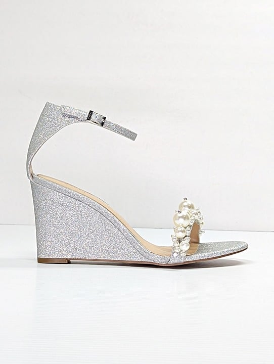 Jewel Badgley Mischka Laurence Women's Silver Wedge Heel Size 8 M (MSRP $119)