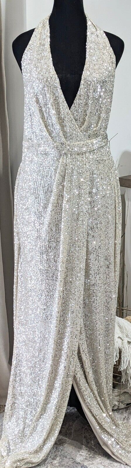 Halston Women's Sequined Halter Formal Dress M (MSRP $425)