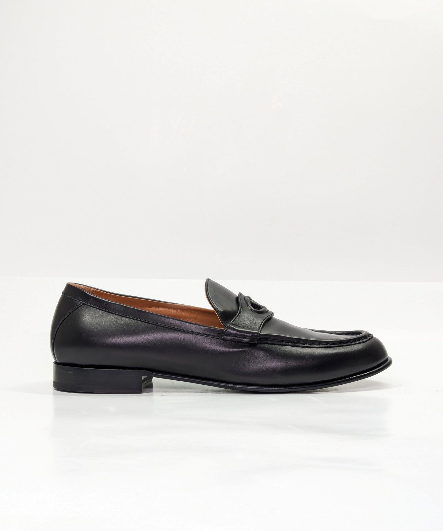 Valentino Garavani Men's Vlogo Penny Loafer in Nero Black Size 43 (MSRP $980)