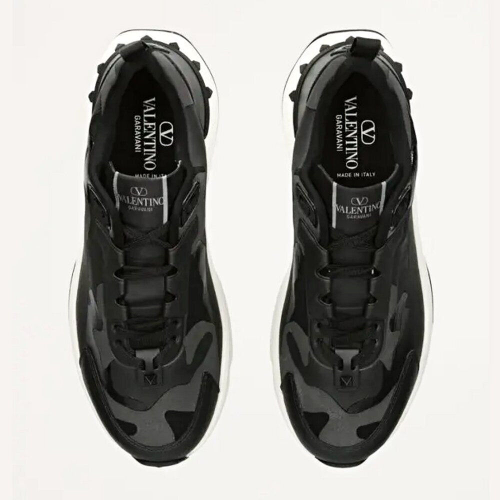 Valentino Garavani Men's True Act Low Top Canvas Sneakers Size 42.5 (MSRP $980)