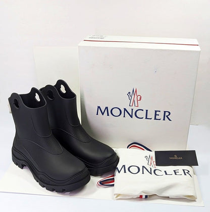 Moncler Women's Misty Black Round Toe Embossed Logo Rain Boots Size 41 MSRP $555