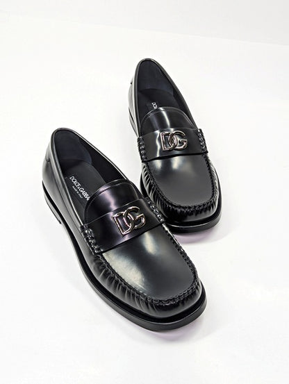 Dolce & Gabbana Men's DG-Plaque Polished Calfskin Leather Loafers Size 8.5