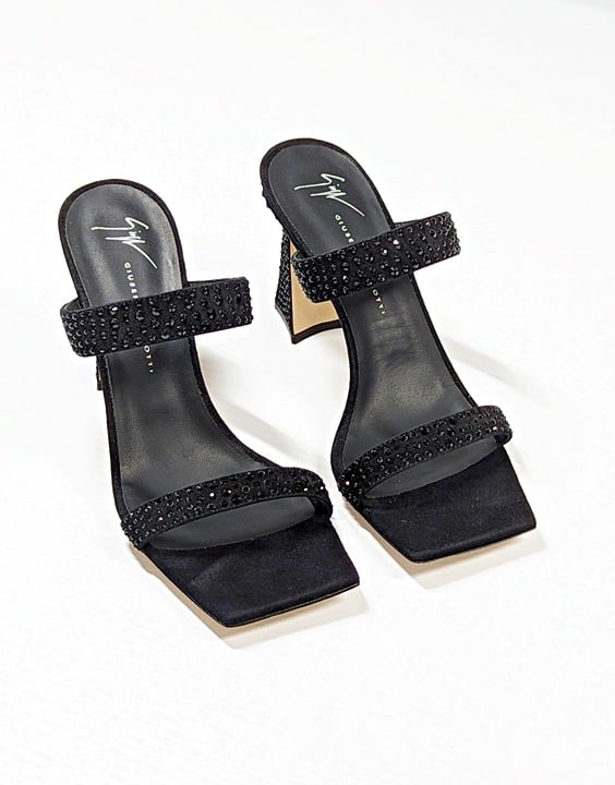 Giuseppe Zanotti Women's Vanilla Crystal Embellished Sandals Size 38 (MSRP $850)