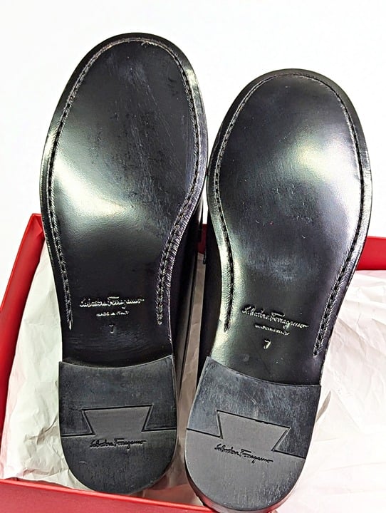 Ferragamo Women's Ofelia Calf Leather Loafers Black Size 7 C (MSRP $895)