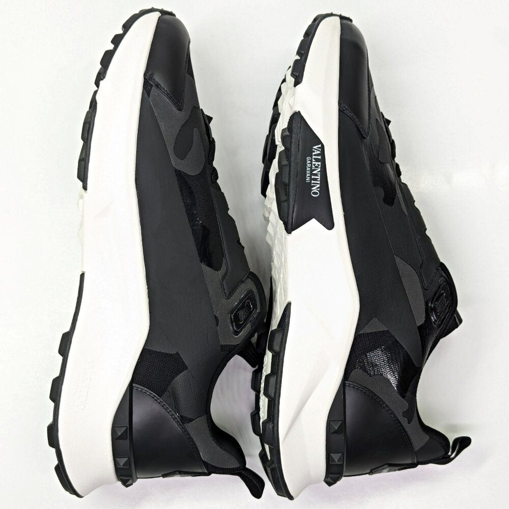 Valentino Garavani Men's True Act Low Top Canvas Sneakers Size 44 (MSRP $980)