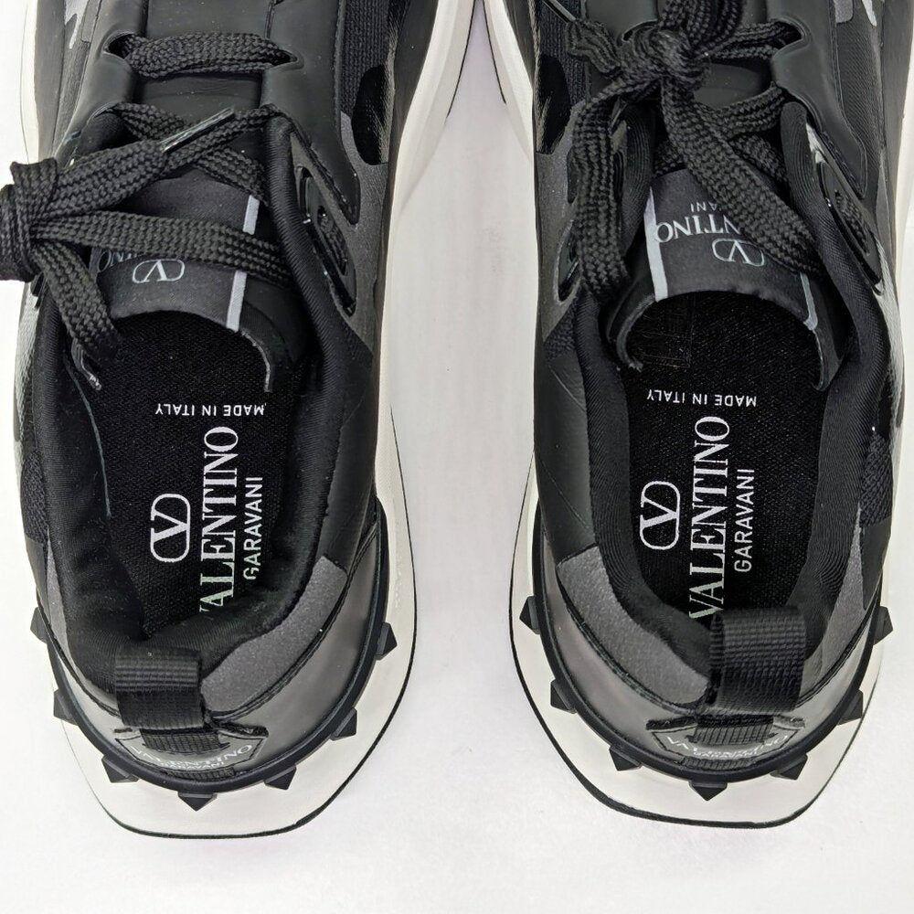 Valentino Garavani Men's True Act Low Top Canvas Sneakers Size 44 (MSRP $980)