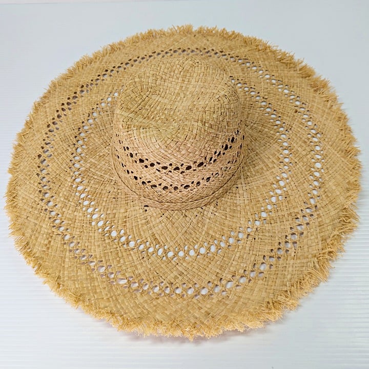 Hat Attack Women's Willow Raffia Sunhat One Size (MSRP $132)