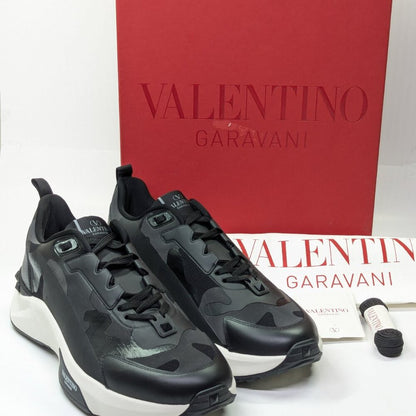 Valentino Garavani Men's True Act Low Top Canvas Sneakers Size 44 (MSRP $980)