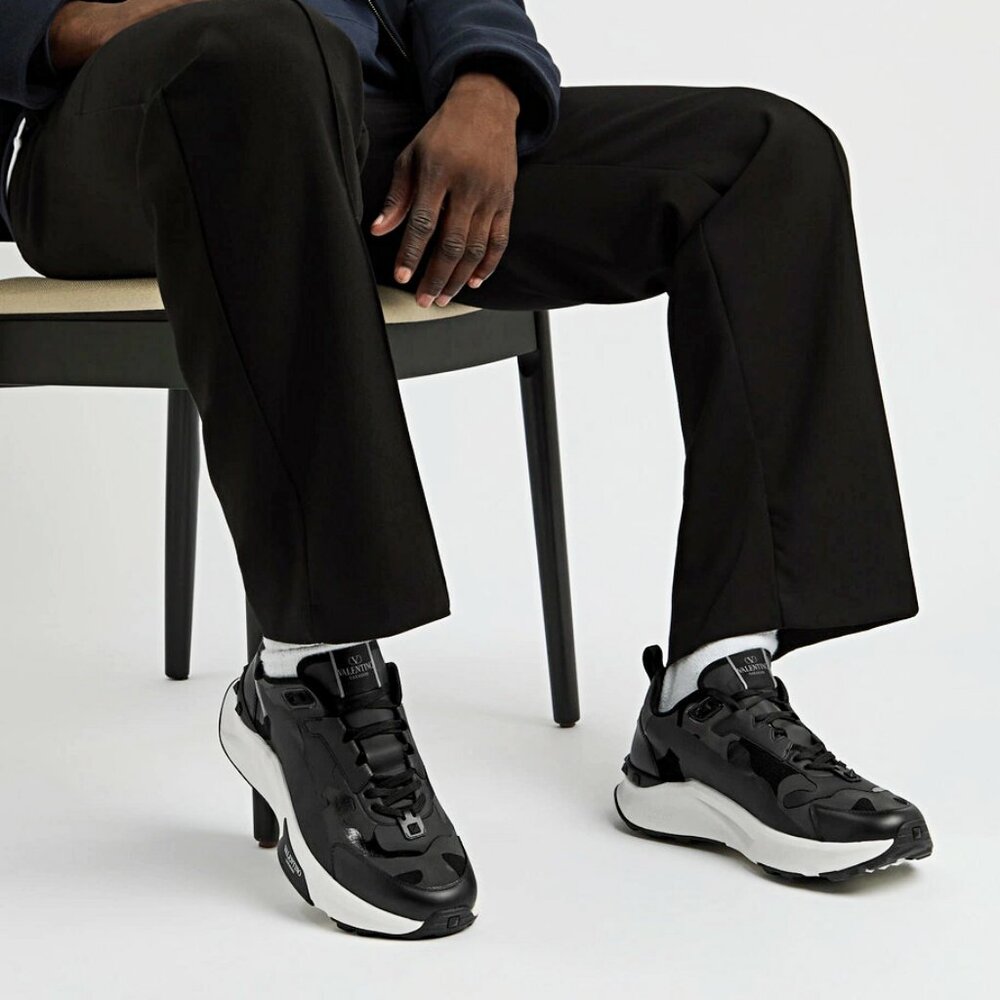 Valentino Garavani Men's True Act Low Top Canvas Sneakers Size 42.5 (MSRP $980)