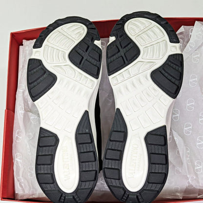 Valentino Garavani Men's True Act Low Top Canvas Sneakers Size 42.5 (MSRP $980)