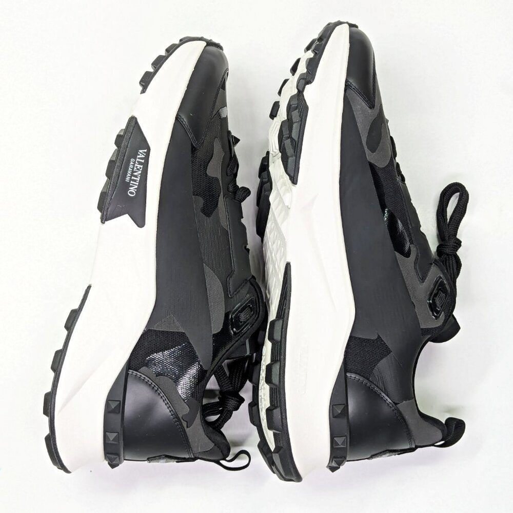 Valentino Garavani Men's True Act Low Top Canvas Sneakers Size 43 (MSRP $980)