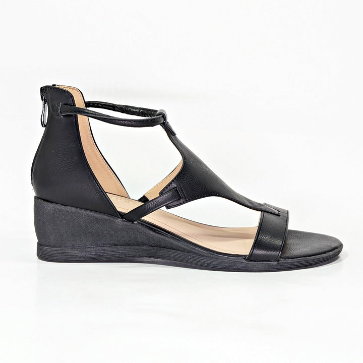 Journee Collection Women's Trayle Black Wedge Sandals Size 8 (MSRP $95)