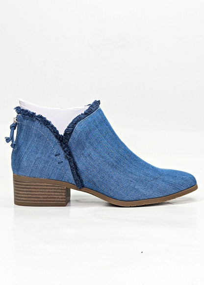 Kenneth Cole Reaction Women's Side Skip Shooties Blue Denim Size 7.5 (MSRP $99)