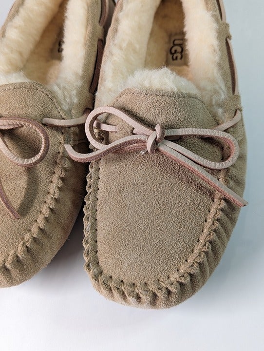 Ugg Australia Women's Dakota Moccasin Slippers Tabacco Suede Size 5 (MSRP $135)