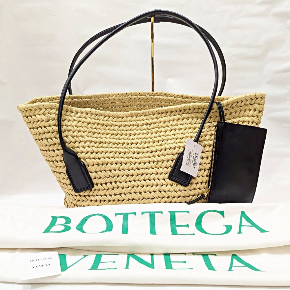 Bottega Veneta Arco Women's Raffia Tote Bag Leather Pouch in Black (MSRP $3,000)